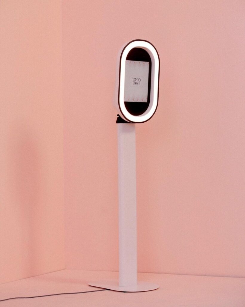 I’m not like a regular booth, I’m a cool booth 🤘🏼