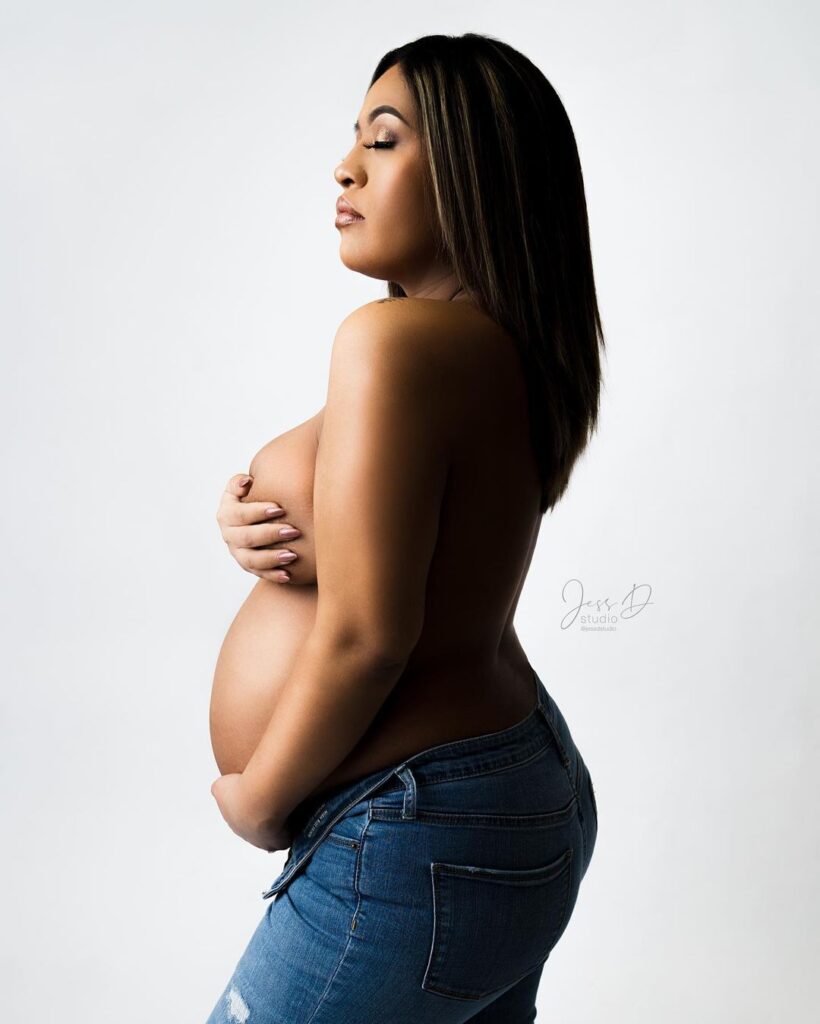 Bump to Beautiful: Maternity Photoshoot Experience with Customized Sessions