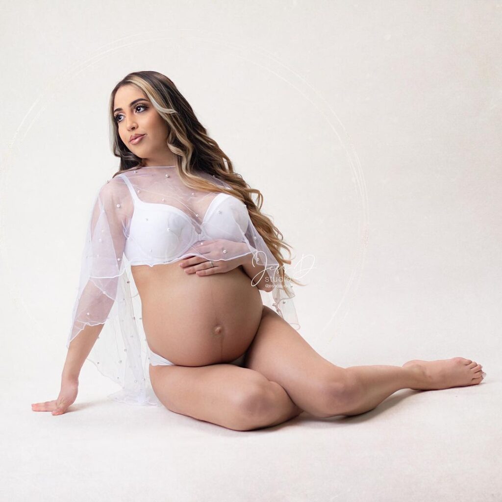 Bump to Beautiful: Maternity Photoshoot Experience with Customized Sessions
