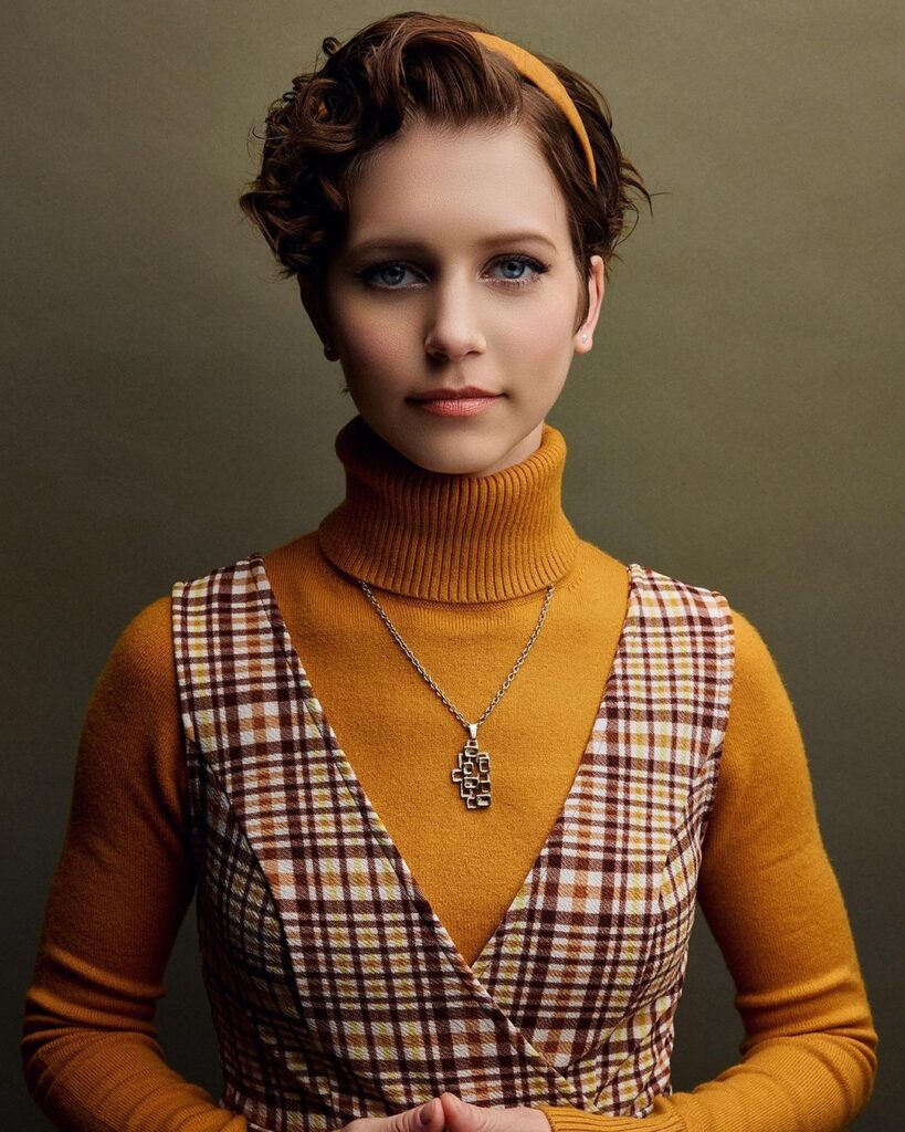 Effortlessly Capture Your Best Look with Studio City's Professional Headshot Photographer: Hi-Res Images Available in Just 2-3 Days