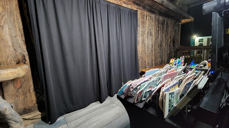 Unleash the Fun and Capture Memories with Our Unique Digital Photobooth Experience - Perfect for any Event