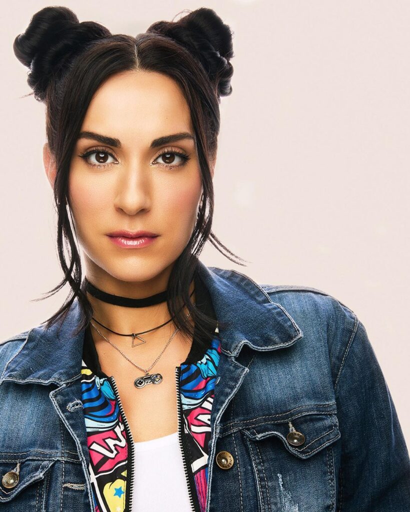 Effortlessly Capture Your Best Look with Studio City's Professional Headshot Photographer: Hi-Res Images Available in Just 2-3 Days