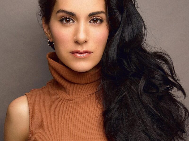 Effortlessly Capture Your Best Look with Studio City's Professional Headshot Photographer: Hi-Res Images Available in Just 2-3 Days