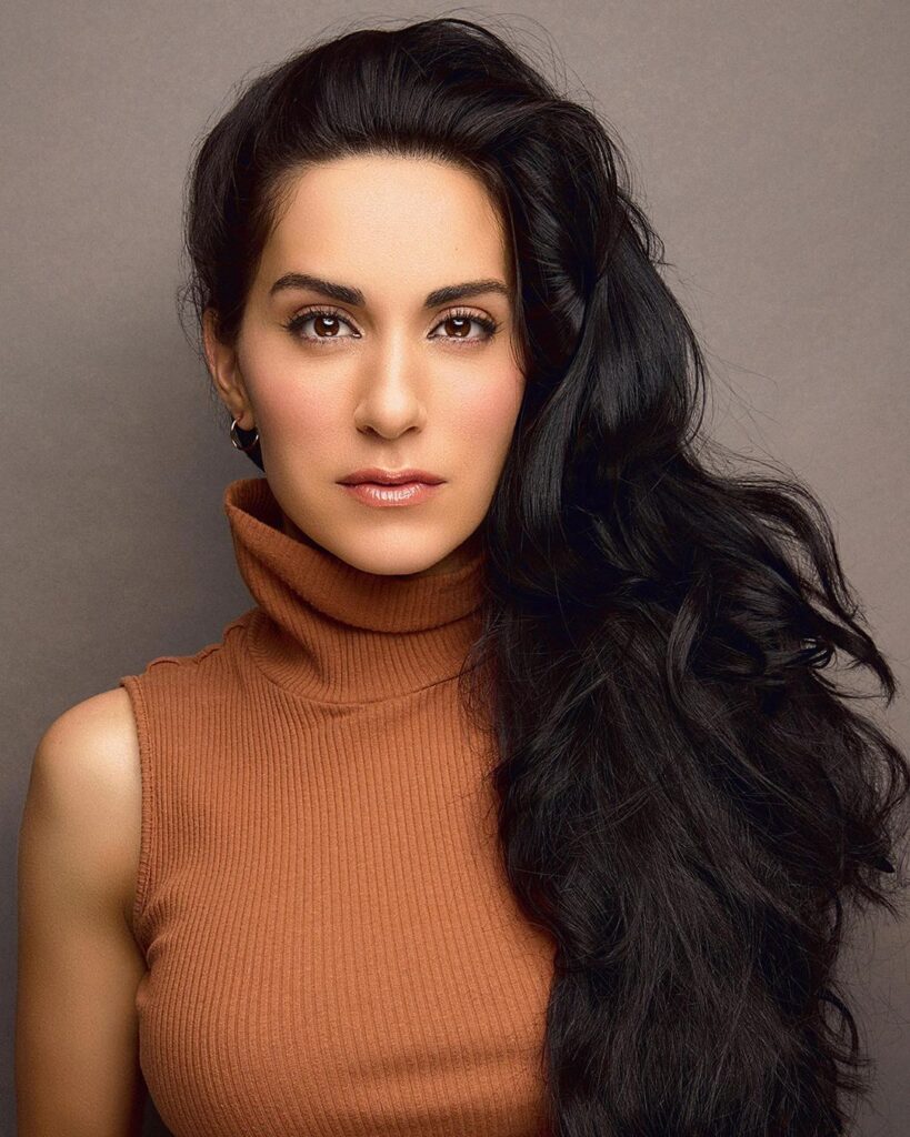 Effortlessly Capture Your Best Look with Studio City's Professional Headshot Photographer: Hi-Res Images Available in Just 2-3 Days