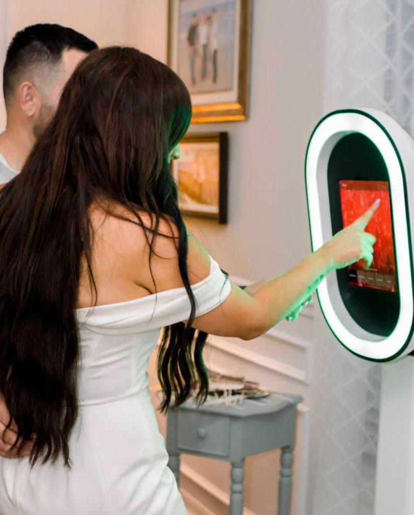 Digital Photobooth Rental for the Modern Soul! 🎉 Boomerangs, GIFs, Video & Photos to Bring the Party to Your Wedding, Quinceañera, or Event! 💗 Hablo Español.