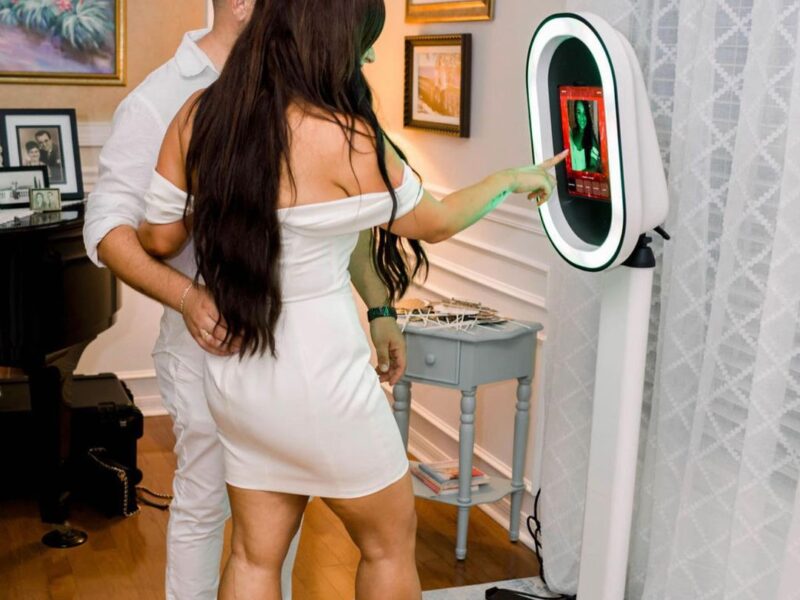 Digital Photobooth Rental for the Modern Soul! 🎉 Boomerangs, GIFs, Video & Photos to Bring the Party to Your Wedding, Quinceañera, or Event! 💗 Hablo Español.