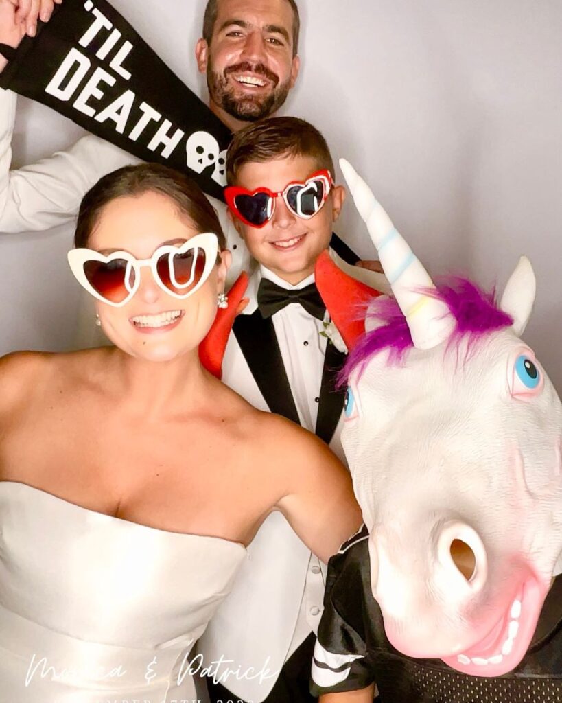 I’m not like a regular booth, I’m a cool booth 🤘🏼