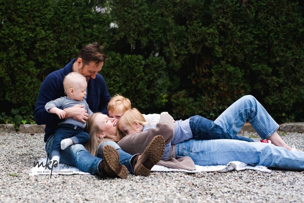 Authentic and Heartfelt Family Photography: Capturing Emotions and Connections with an Energetic and Fun-Loving Artist