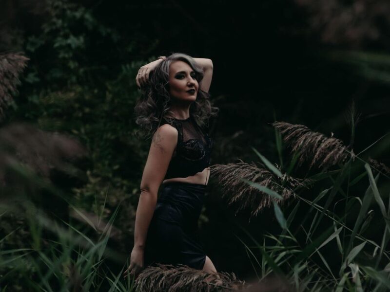 Personalized Portrait Sessions: Wardrobe Design, Hair & Makeup, and Guided Posing