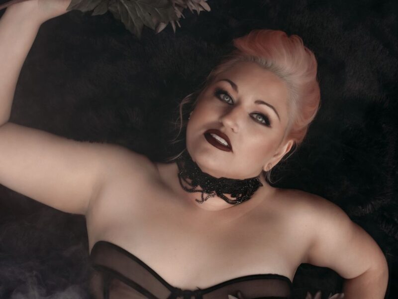Personalized Portrait Sessions: Wardrobe Design, Hair & Makeup, and Guided Posing