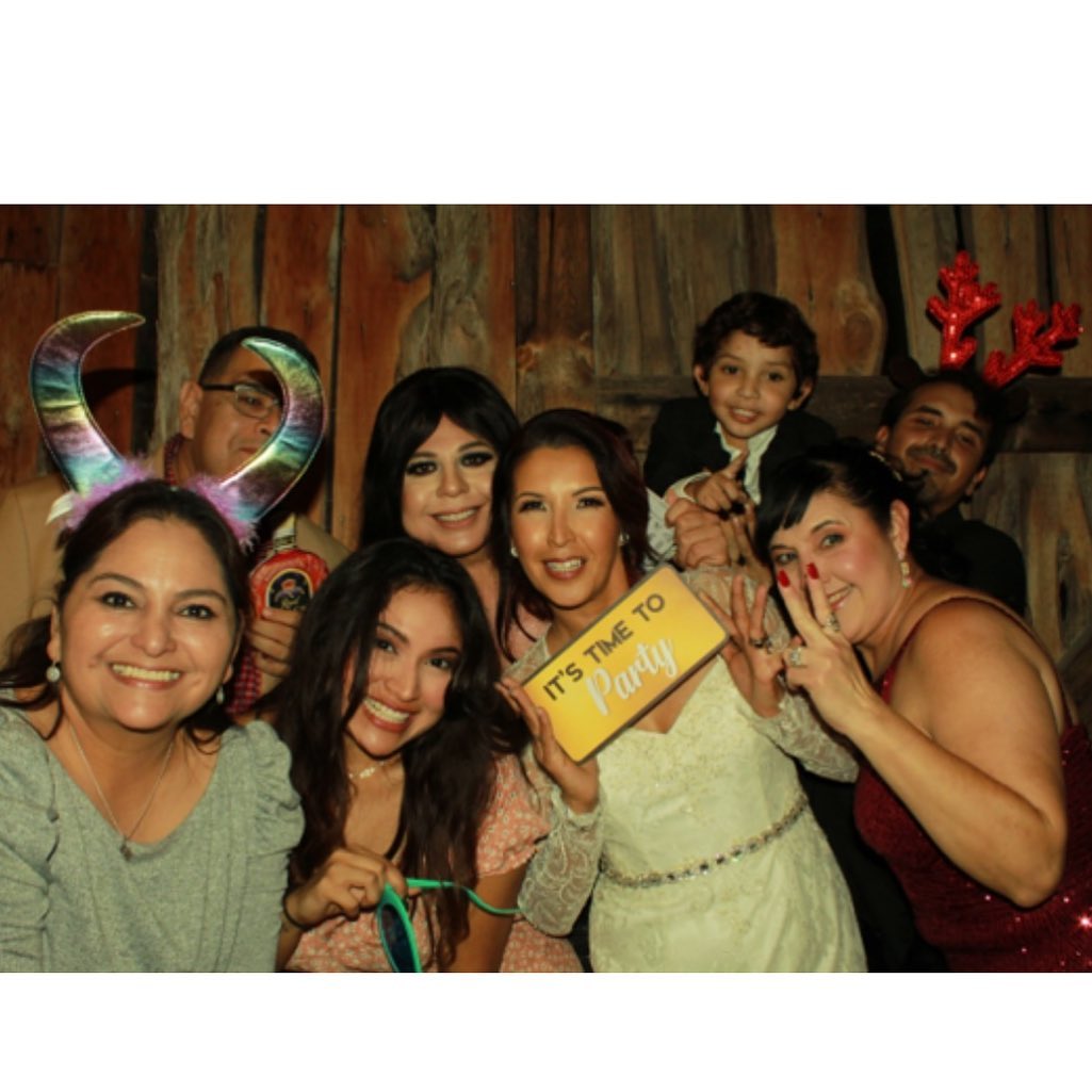 Coolest Interactive 65’’ Mirror PhotoBooth Rental. Step into a World of Fun and Create Lasting Memories with Magic Mirror Photobooth Rental!