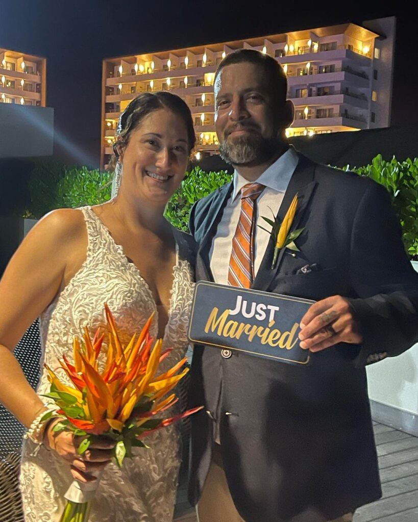 Coolest Interactive 65’’ Mirror PhotoBooth Rental. Step into a World of Fun and Create Lasting Memories with Magic Mirror Photobooth Rental!