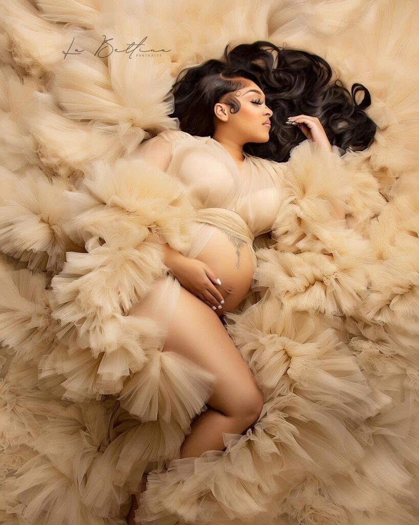 Celebrate the Miracle of Pregnancy with Beautiful Maternity Photos!