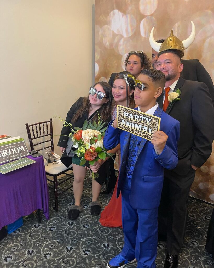 Entertaining Mirrors: Creating Lasting Memories with our Industry-Leading Mirror Booth!