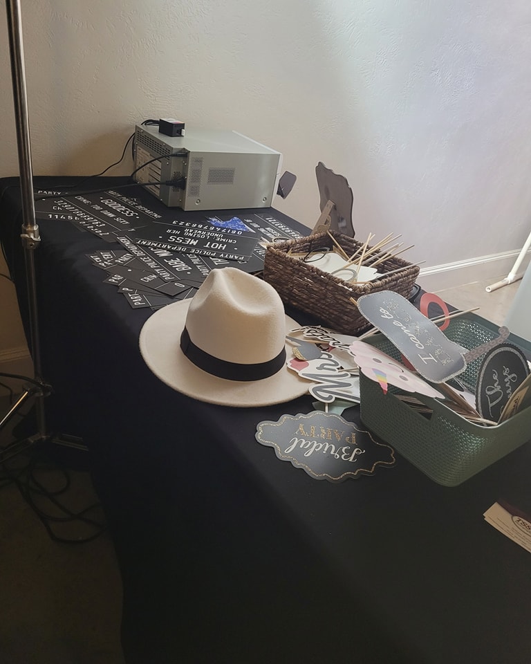 Capture and Share the Fun at Your Event with Our Digital Photo Booth: Photos, GIFs, Boomerangs, Videos, and Instant Sharing Options!