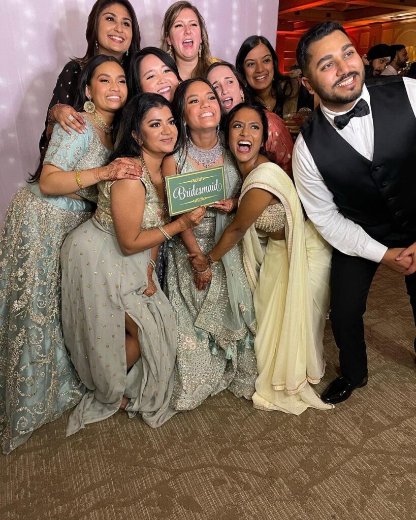 Entertaining Mirrors: Creating Lasting Memories with our Industry-Leading Mirror Booth!