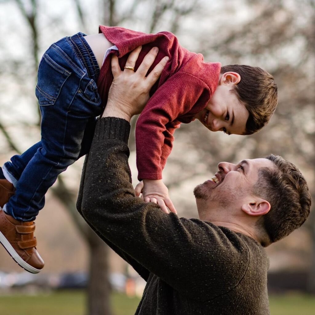 Personalized Family Photography: Engaging with Your Story to Capture Authentic Moments and Connections