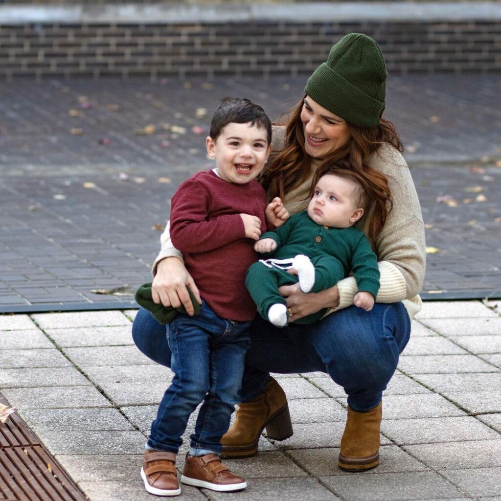 Personalized Family Photography: Engaging with Your Story to Capture Authentic Moments and Connections