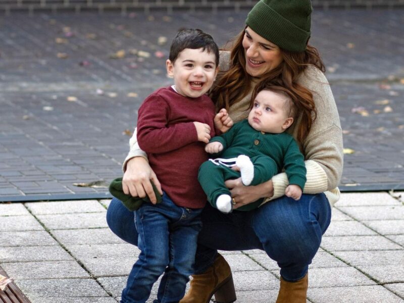 Personalized Family Photography: Engaging with Your Story to Capture Authentic Moments and Connections