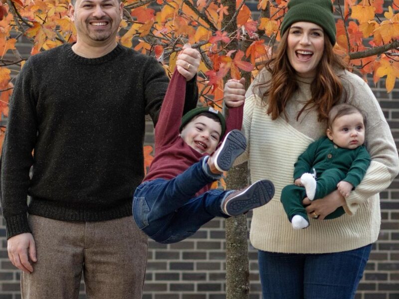 Personalized Family Photography: Engaging with Your Story to Capture Authentic Moments and Connections