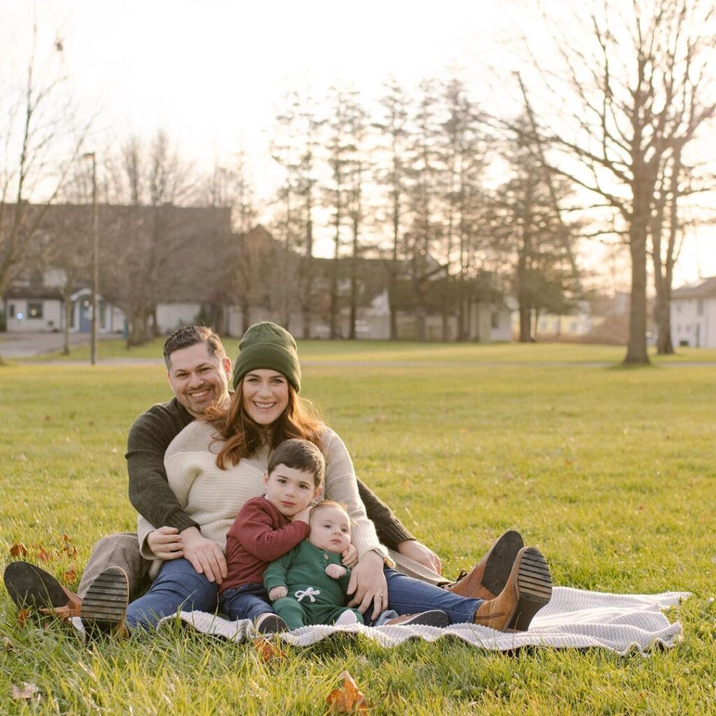 Personalized Family Photography: Engaging with Your Story to Capture Authentic Moments and Connections