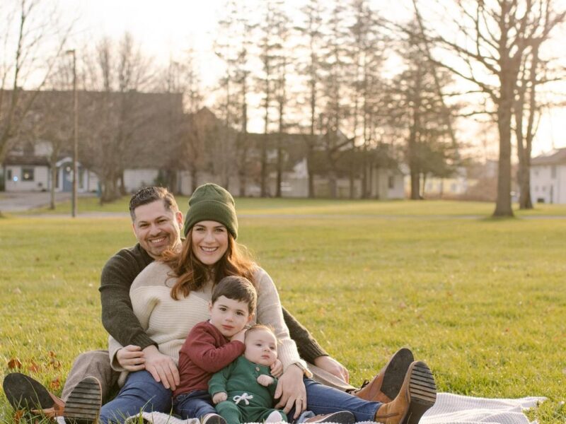 Personalized Family Photography: Engaging with Your Story to Capture Authentic Moments and Connections