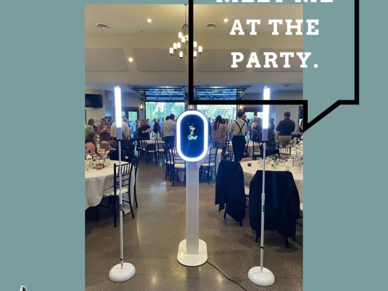Create unforgettable memories with our fully customizable, modern photobooth experience.