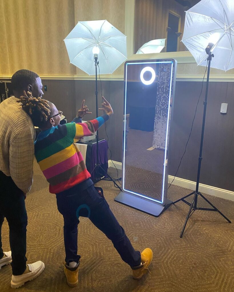 Entertaining Mirrors: Creating Lasting Memories with our Industry-Leading Mirror Booth!
