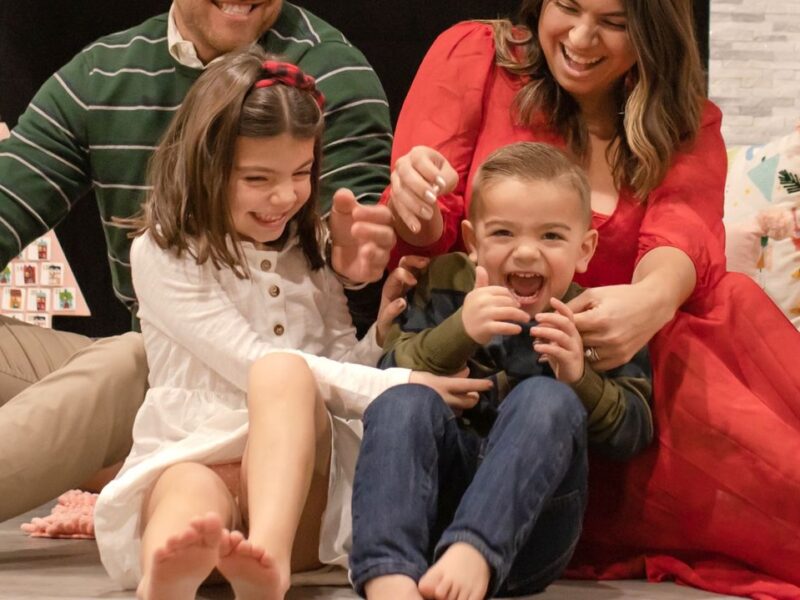 Personalized Family Photography: Engaging with Your Story to Capture Authentic Moments and Connections