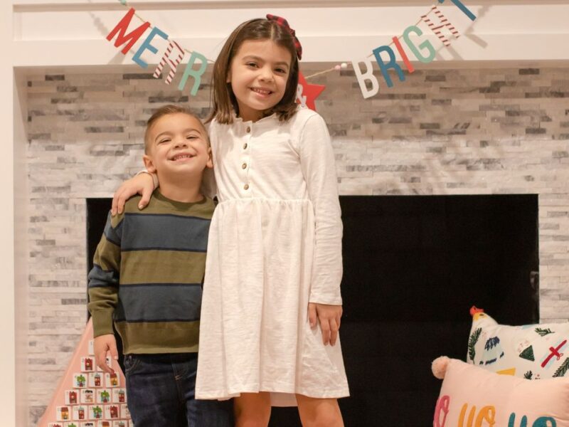 Personalized Family Photography: Engaging with Your Story to Capture Authentic Moments and Connections