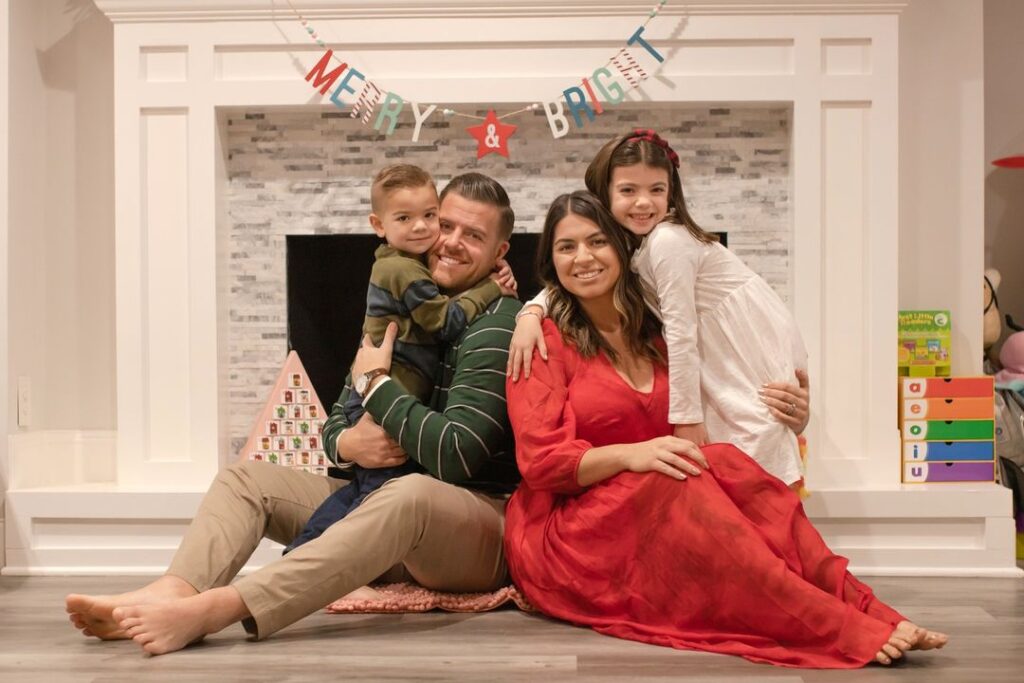 Personalized Family Photography: Engaging with Your Story to Capture Authentic Moments and Connections