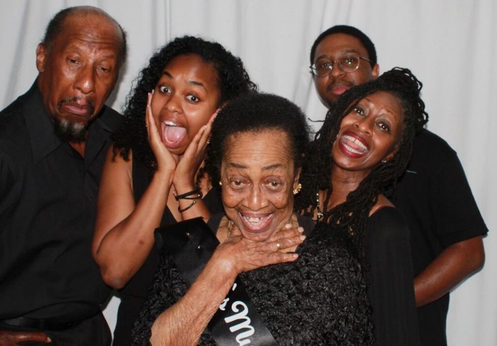 Coolest Interactive 65’’ Mirror PhotoBooth Rental. Step into a World of Fun and Create Lasting Memories with Magic Mirror Photobooth Rental!