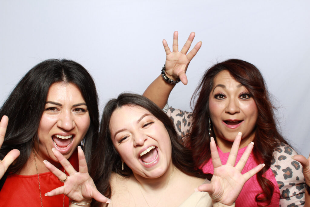 State of the Art Photo Booth Technology for Unforgettable Events: Elegant Prints, Customizable Layouts, and MMS Sharing!