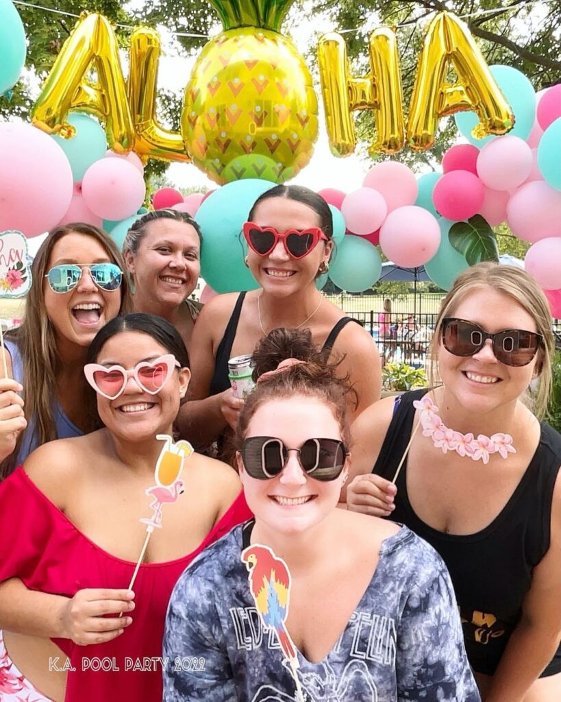 I’m not like a regular booth, I’m a cool booth 🤘🏼