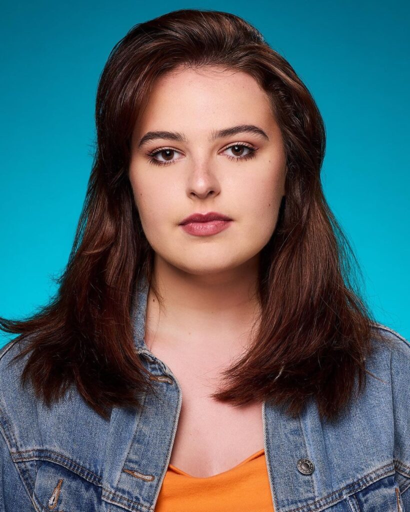 Get Stunning Headshot Looks with Studio and Outdoor Options