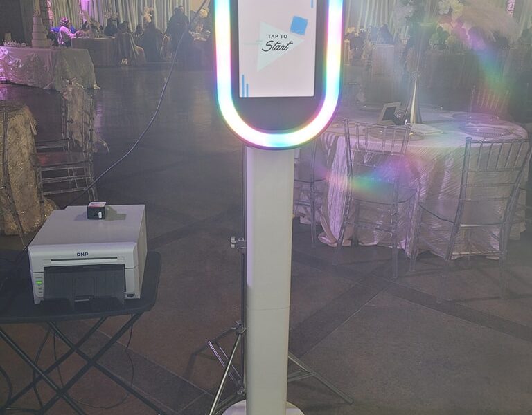 Capture and Share the Fun at Your Event with Our Digital Photo Booth: Photos, GIFs, Boomerangs, Videos, and Instant Sharing Options!