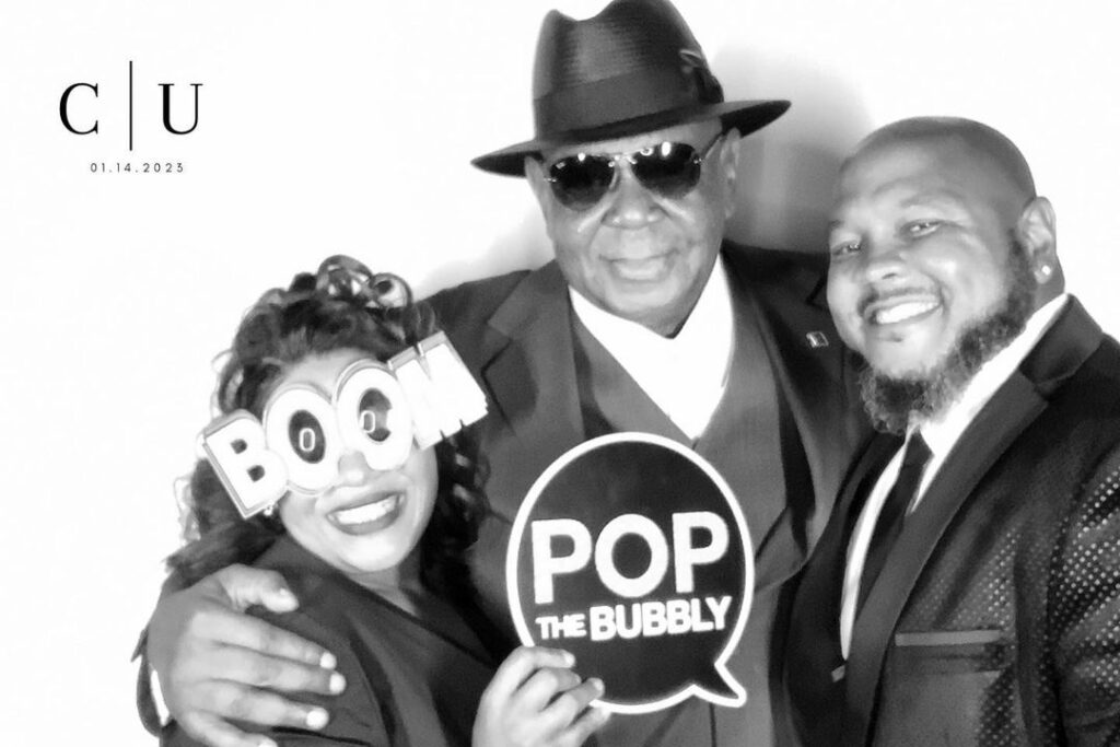 Party in Style with Our Digital and Eco-Friendly Social Booth - Perfect for Any Event!