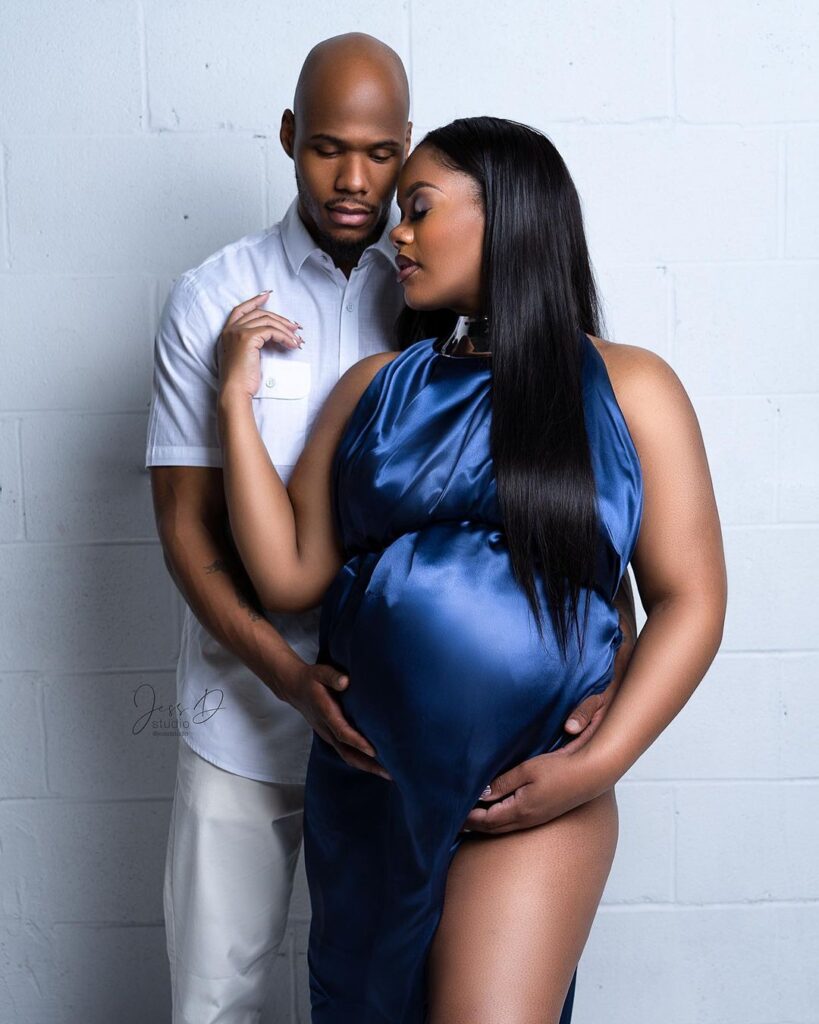 Bump to Beautiful: Maternity Photoshoot Experience with Customized Sessions