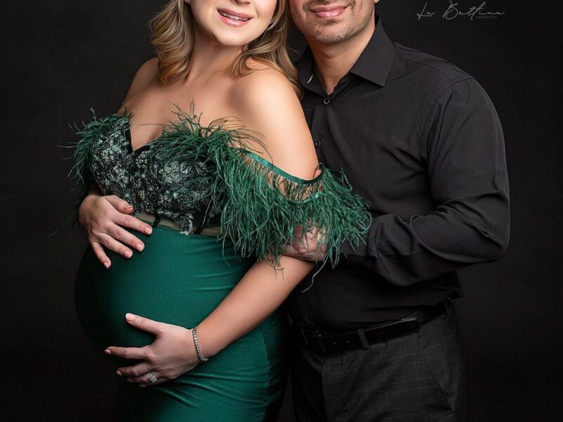 Celebrate the Miracle of Pregnancy with Beautiful Maternity Photos!