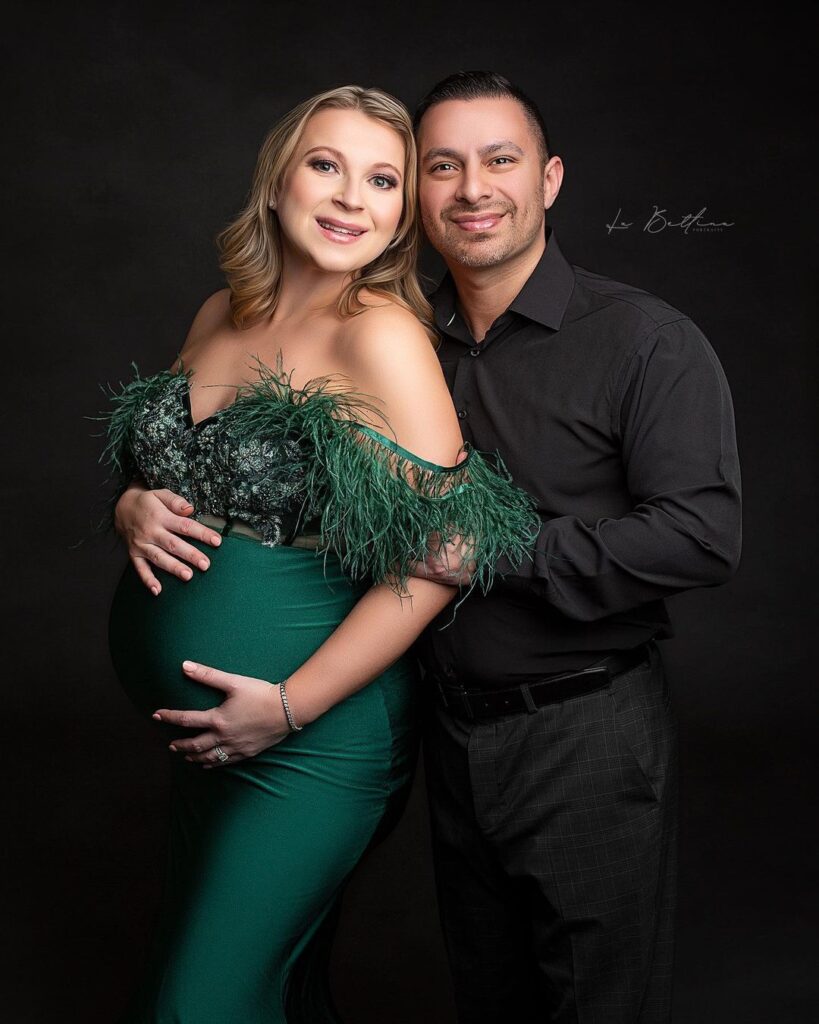 Celebrate the Miracle of Pregnancy with Beautiful Maternity Photos!