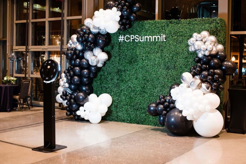 Digital Photo Booths with Flawless Retouching for the Ultimate Glam Experience! Classy, Timeless, Luxury.