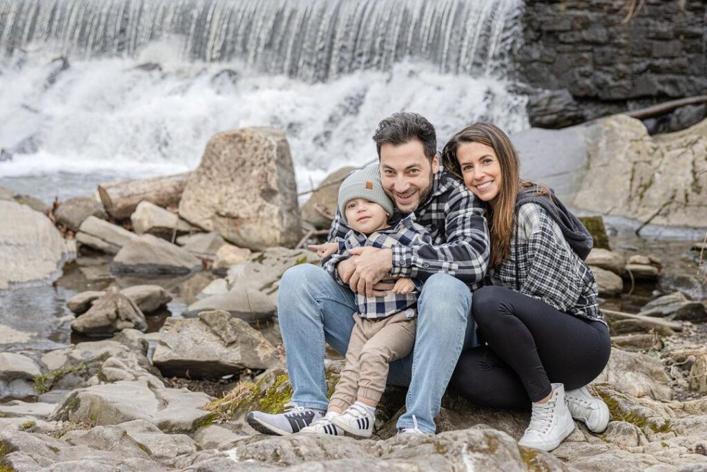 Personalized Family Photography: Engaging with Your Story to Capture Authentic Moments and Connections