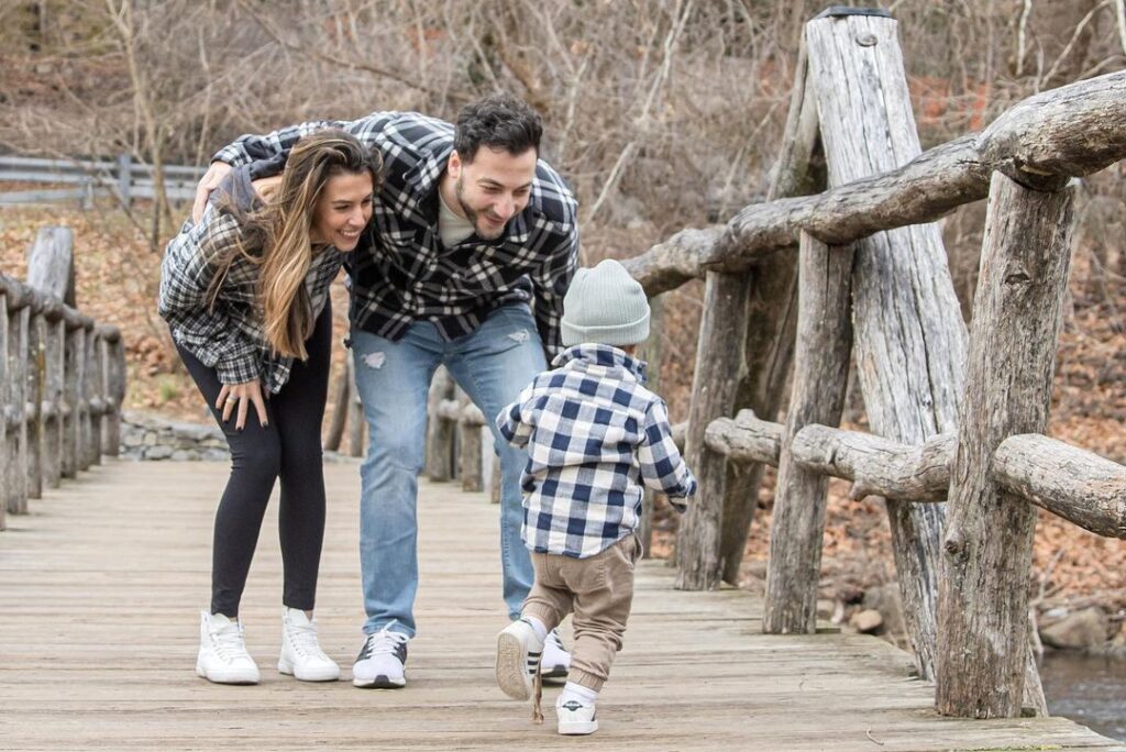 Personalized Family Photography: Engaging with Your Story to Capture Authentic Moments and Connections