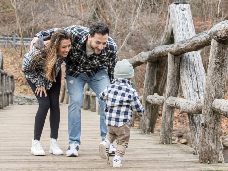 Personalized Family Photography: Engaging with Your Story to Capture Authentic Moments and Connections