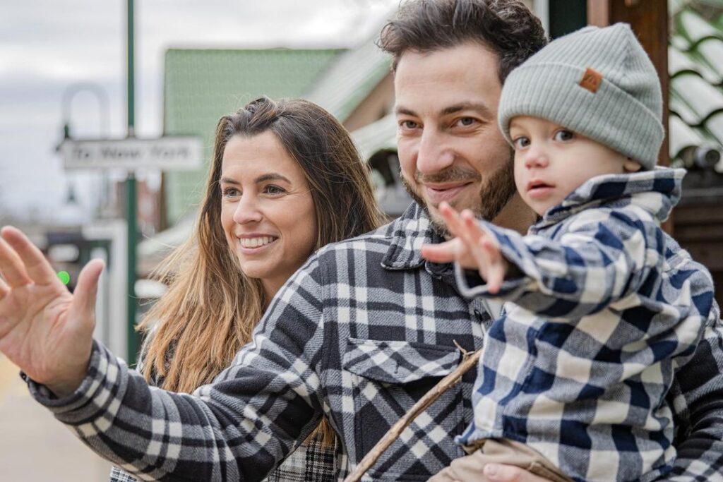 Personalized Family Photography: Engaging with Your Story to Capture Authentic Moments and Connections