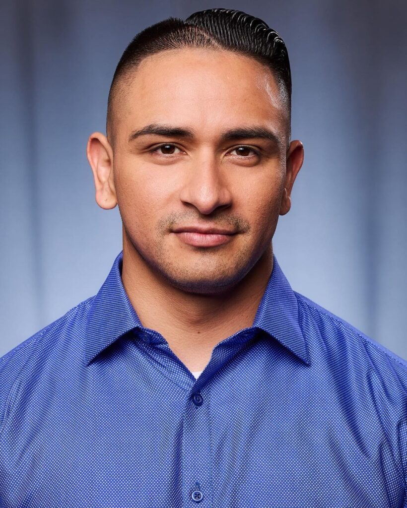 Get Stunning Headshot Looks with Studio and Outdoor Options