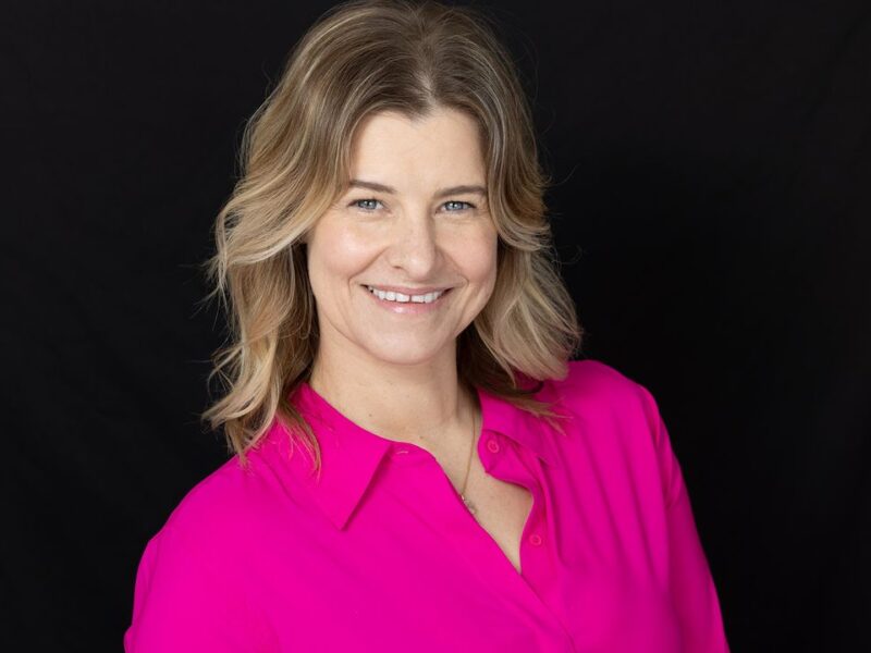 Customized Headshots for Your Personal Brand and Career Goals - Stand Out with a Modern and Professional Image