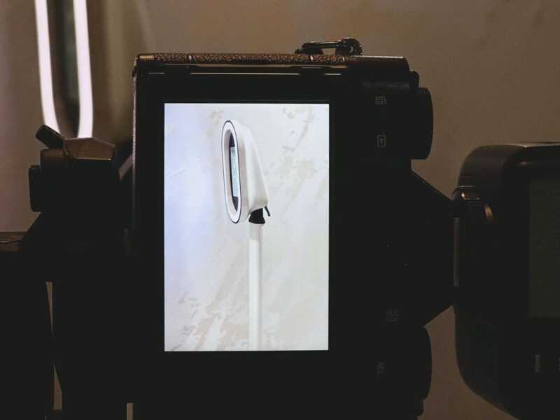 Make an Impression at Your Event with Our Modern Digital Photo Booth: Captivating Photos and Endless Fun!