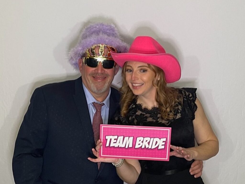 Entertaining Mirrors: Creating Lasting Memories with our Industry-Leading Mirror Booth!