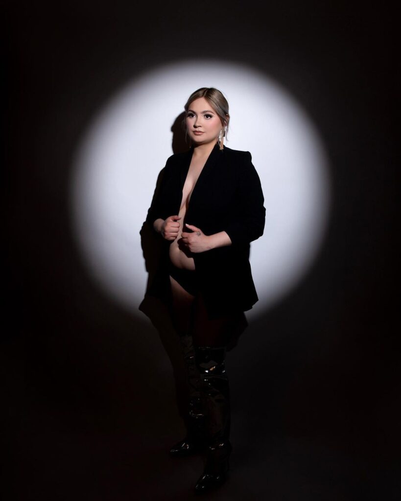 Maternity Photographer in San Diego, CA - Fotógrafa de Maternidad en San Diego, CA - Capturando los Momentos Más Preciosos de tu Embarazo